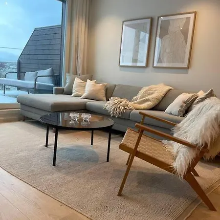 Kingsize Beds, Aurora Viewing, Four Bedroom Apartment *
