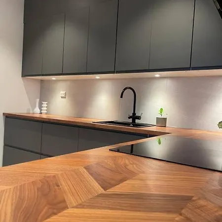 Kingsize Beds, Aurora Viewing, Four Bedroom Apartment Tromsø