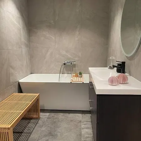 Kingsize Beds, Aurora Viewing, Four Bedroom * Tromsø