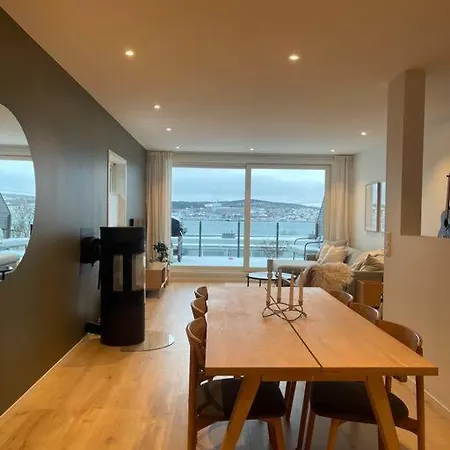 Apartment Kingsize Beds, Aurora Viewing, Four Bedroom *